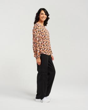 BWJ8768-Top-Winter Blush-BWY8719-Pant-Black-Side.j